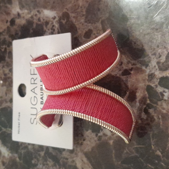 Elegant Pink and Gold Hoop Earrings - Picture 3 of 5